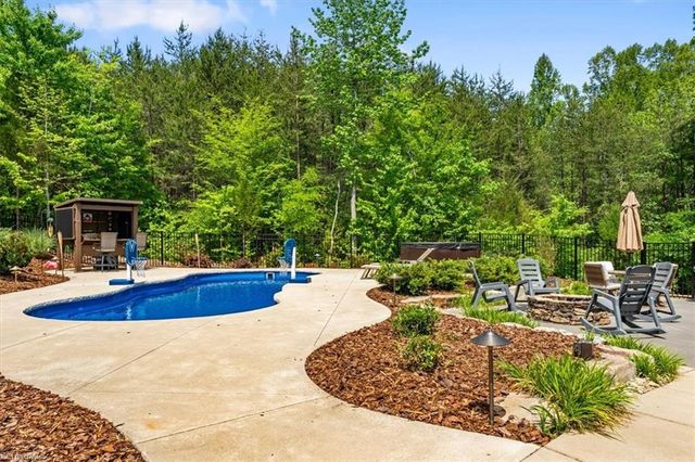 7715 Northern Estates Point, Greensboro, NC 27455