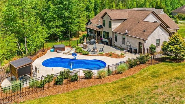 7715 Northern Estates Point, Greensboro, NC 27455