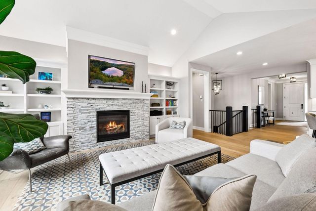 7100 Highland Court, Eden Prairie, MN 55346