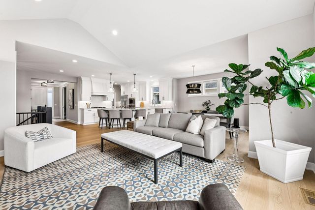 7100 Highland Court, Eden Prairie, MN 55346