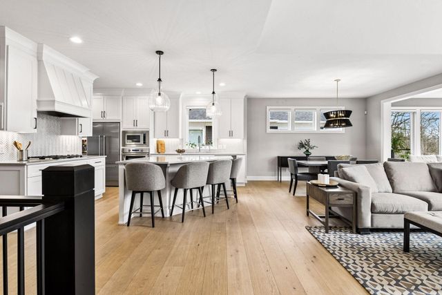 7100 Highland Court, Eden Prairie, MN 55346