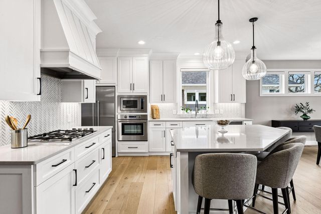 7100 Highland Court, Eden Prairie, MN 55346