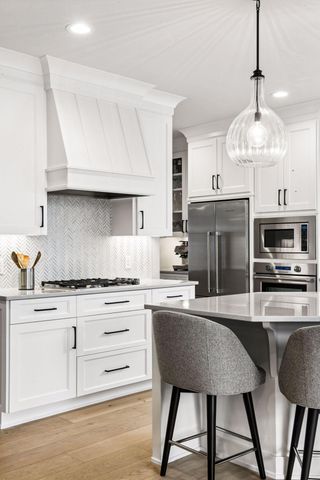 7100 Highland Court, Eden Prairie, MN 55346