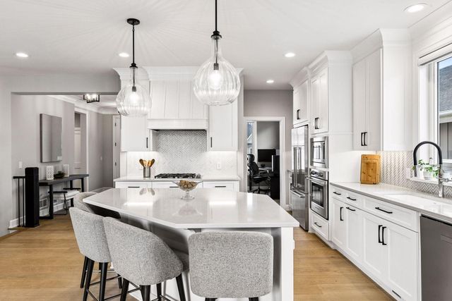 7100 Highland Court, Eden Prairie, MN 55346