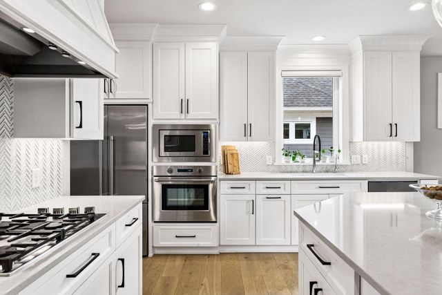 7100 Highland Court, Eden Prairie, MN 55346