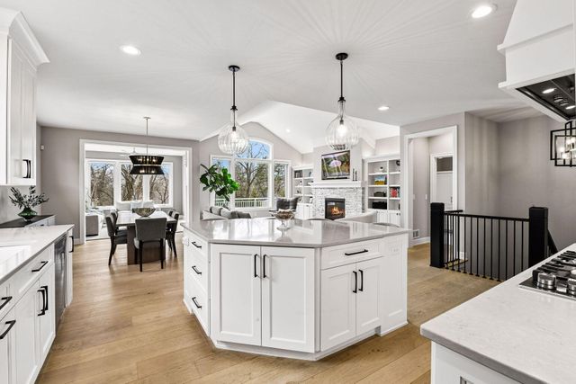 7100 Highland Court, Eden Prairie, MN 55346