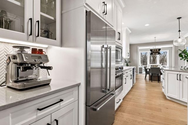 7100 Highland Court, Eden Prairie, MN 55346