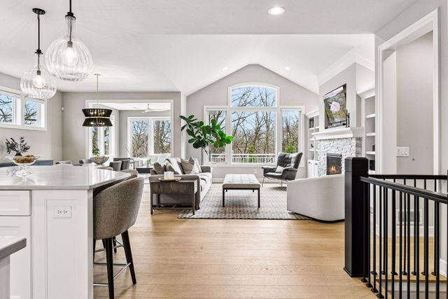 7100 Highland Court, Eden Prairie, MN 55346