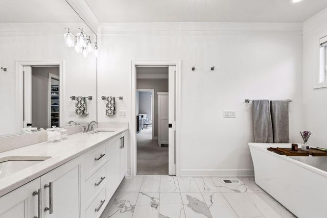 7100 Highland Court, Eden Prairie, MN 55346