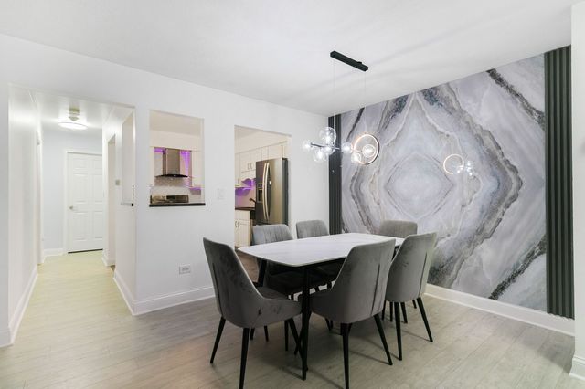 565 Maple Avenue 8, Lisle, IL 60532