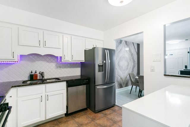 565 Maple Avenue 8, Lisle, IL 60532