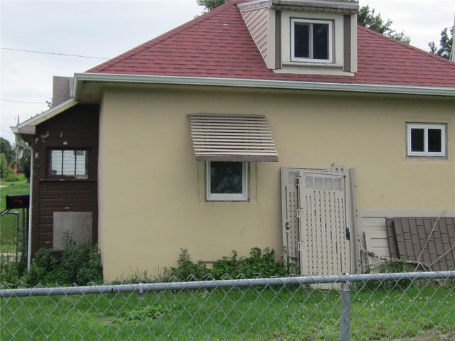2116 Hamilton Street SW, Cedar Rapids, IA 52404