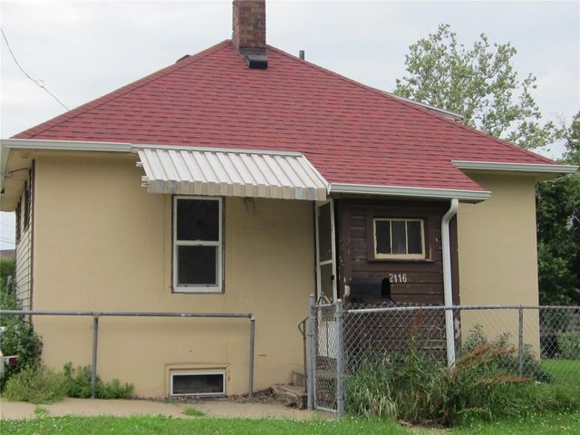 2116 Hamilton Street SW, Cedar Rapids, IA 52404