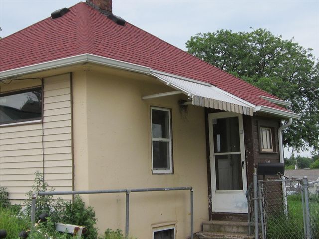 2116 Hamilton Street SW, Cedar Rapids, IA 52404