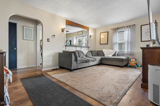 1313 9th Street, Vienna, WV 26105