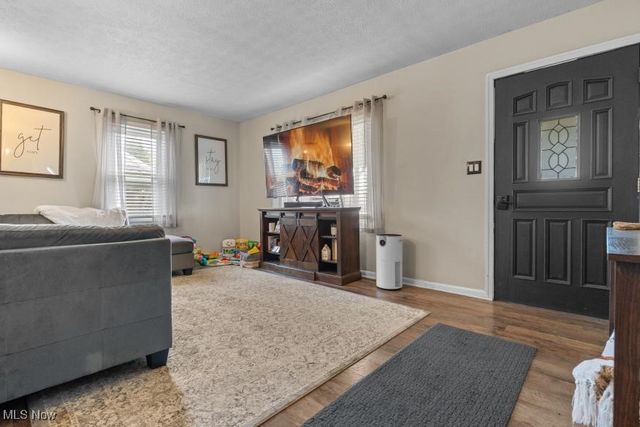 1313 9th Street, Vienna, WV 26105