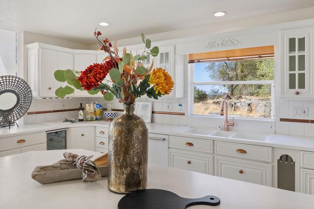 5150 Lake Forest Dr, Loomis, CA 95650