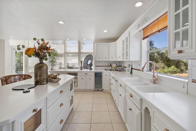 5150 Lake Forest Dr, Loomis, CA 95650