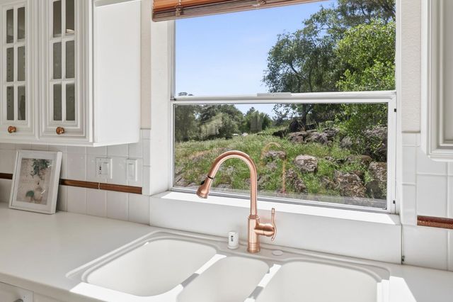 5150 Lake Forest Dr, Loomis, CA 95650