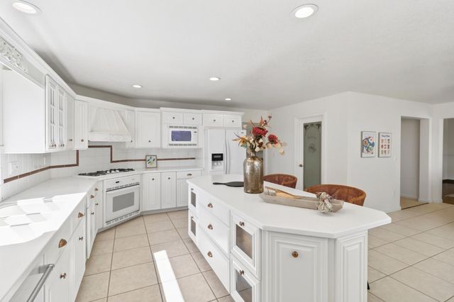 5150 Lake Forest Dr, Loomis, CA 95650