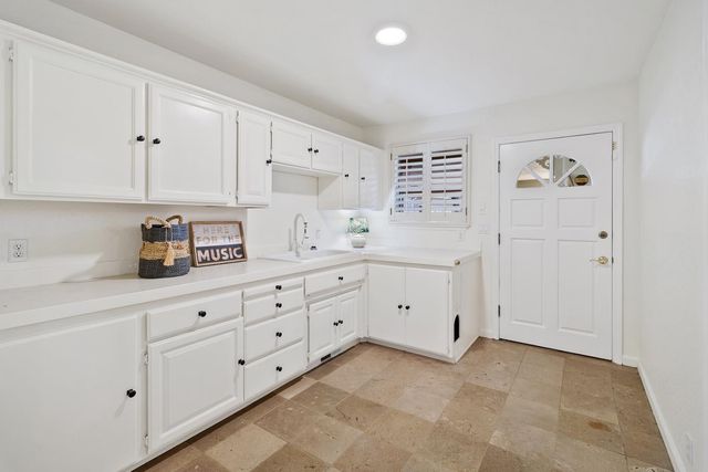 5150 Lake Forest Dr, Loomis, CA 95650