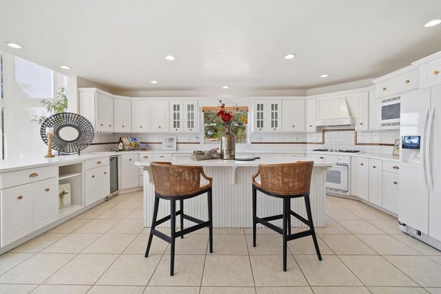 5150 Lake Forest Dr, Loomis, CA 95650