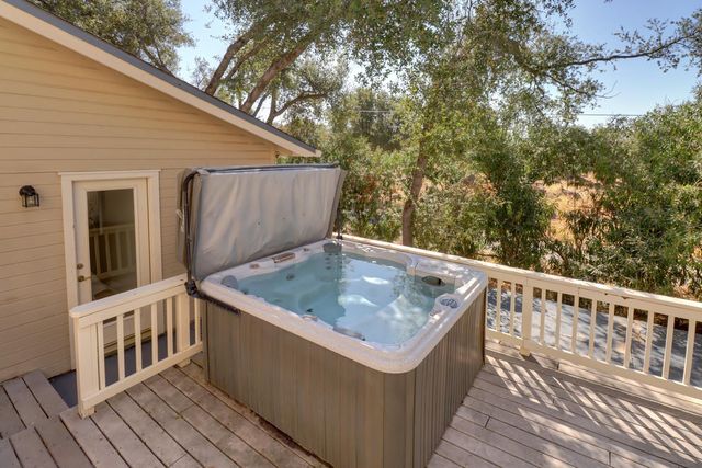 5150 Lake Forest Dr, Loomis, CA 95650