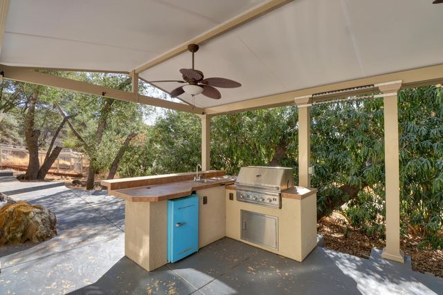 5150 Lake Forest Dr, Loomis, CA 95650