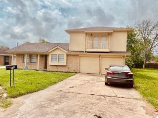 14 Richards Courts, La Marque, TX 77568