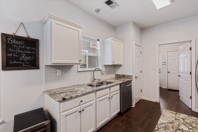 279 ISLAND VILLAGE DR, Memphis, TN 38103