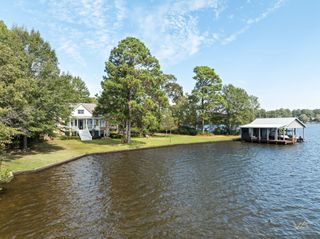 17 Snug Harbor, Hattiesburg, MS 39402