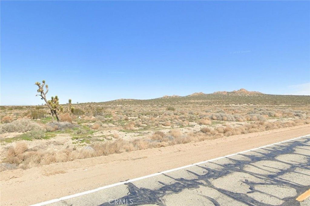 Image 6 of property listing at 11400 E Avenue N8, Palmdale, CA 93591