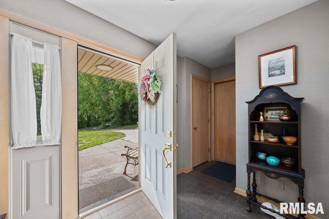 2718 30TH Street Court, Moline, IL 61265