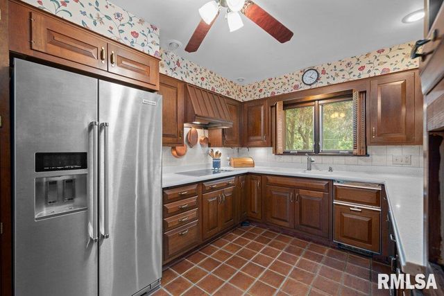 2718 30TH Street Court, Moline, IL 61265