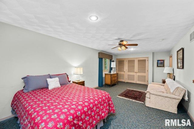 2718 30TH Street Court, Moline, IL 61265