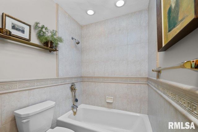 2718 30TH Street Court, Moline, IL 61265