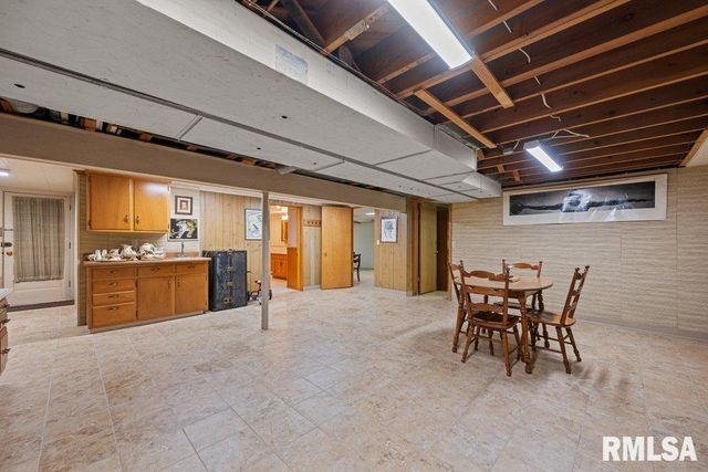 2718 30TH Street Court, Moline, IL 61265