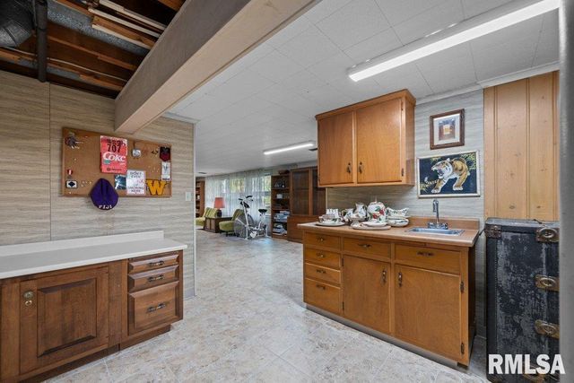 2718 30TH Street Court, Moline, IL 61265