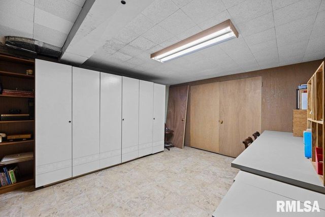 2718 30TH Street Court, Moline, IL 61265