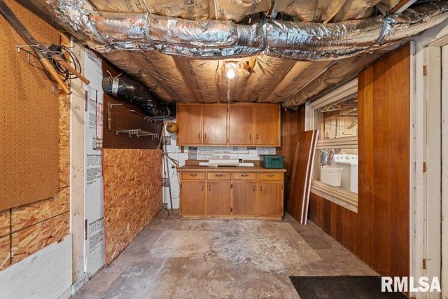 2718 30TH Street Court, Moline, IL 61265