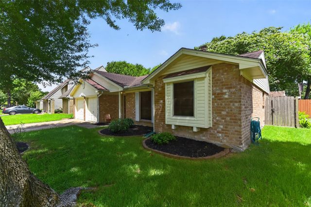 16019 Mill Point Drive, Houston, TX 77059