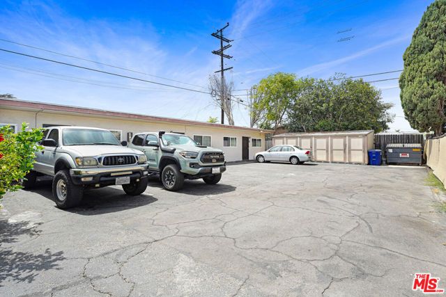 8181 Commercial Place, South Gate, CA 90280