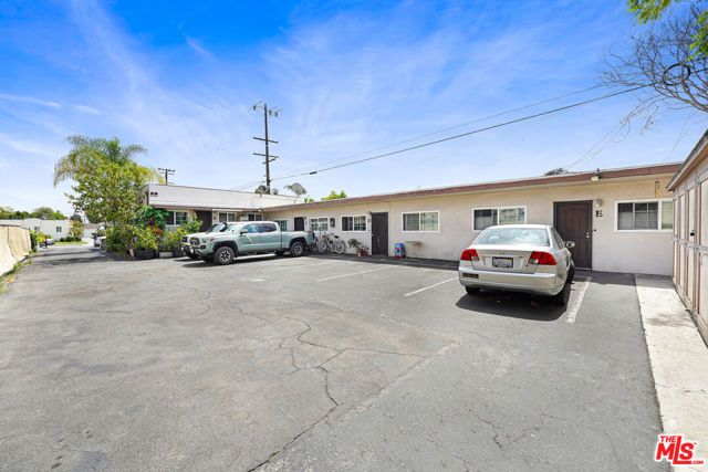 8181 Commercial Place, South Gate, CA 90280