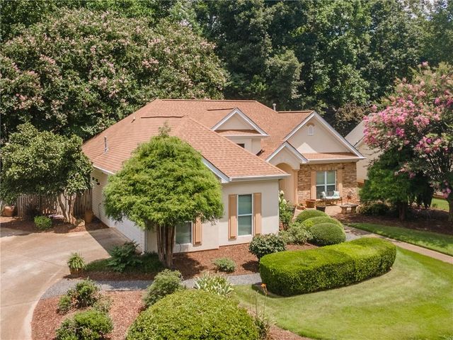 5404 Three Lakes Court, Flowery Branch, GA 30542