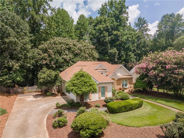 5404 Three Lakes Court, Flowery Branch, GA 30542