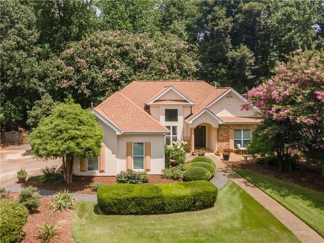 5404 Three Lakes Court, Flowery Branch, GA 30542