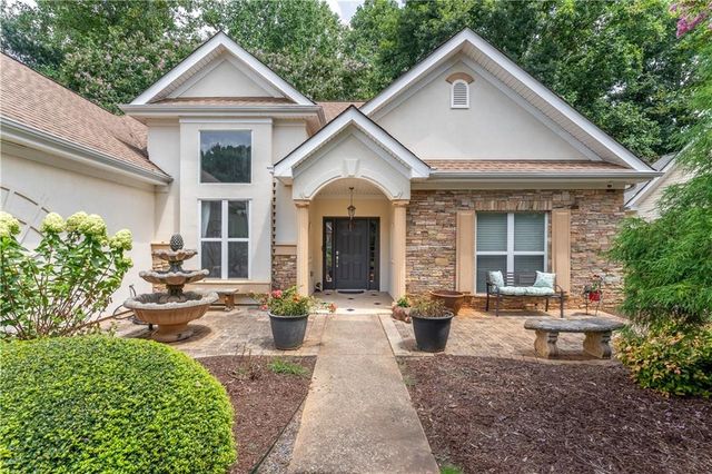 5404 Three Lakes Court, Flowery Branch, GA 30542