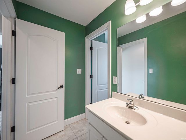 8425 Carrington Drive, Evansville, IN 47711