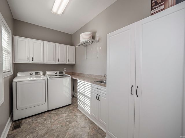 8425 Carrington Drive, Evansville, IN 47711