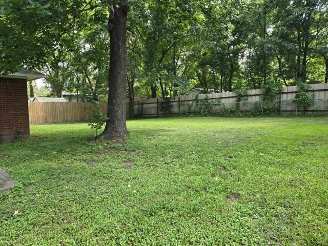 105 Laurie Lane, Willis, TX 77378